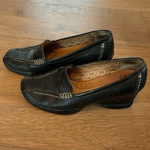 Women’s black leather Sofft loafers. Size 8.5. Extremely comfortable!